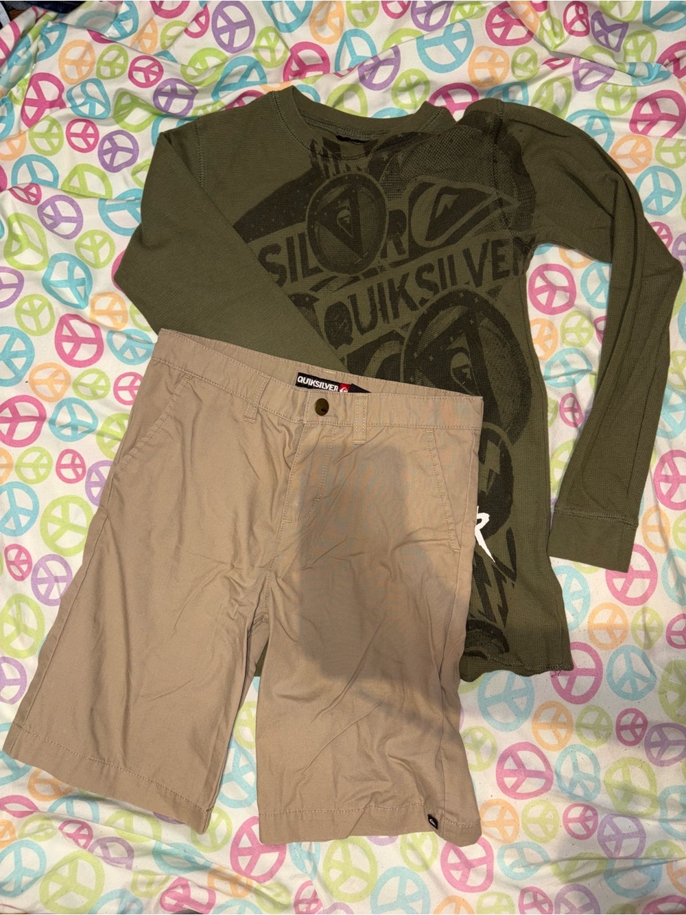 Quiksilver Olive Green Graphic Long Sleeve and Tan Shorts (KIDS XL)